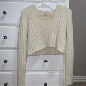 URBAN OUTFITTERS Cropped V-Neck Sweater